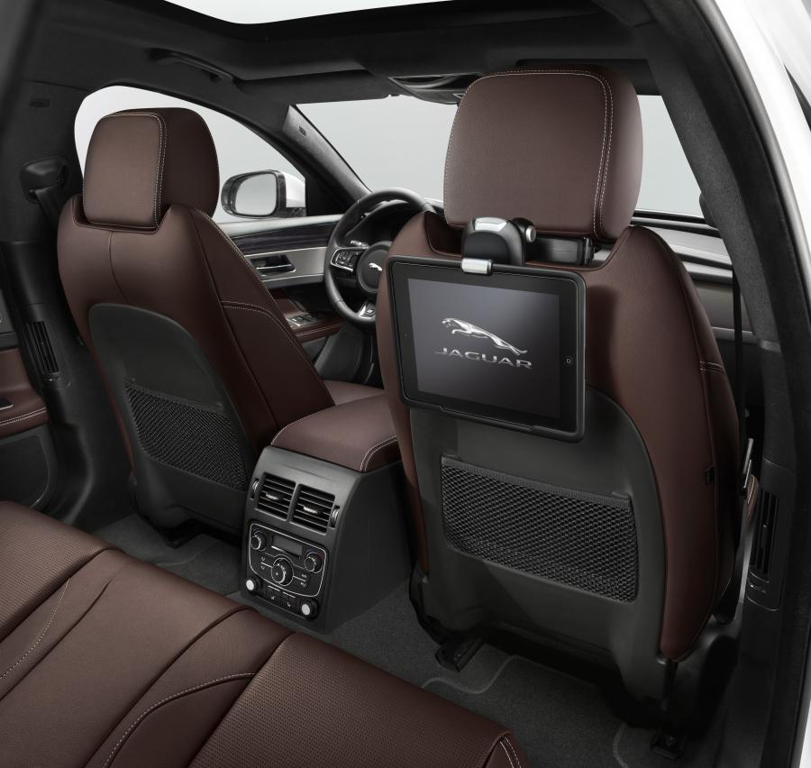 Интерьер Jaguar XF S Sportbrake 2017 года  (WW) (фото 36 из 67)